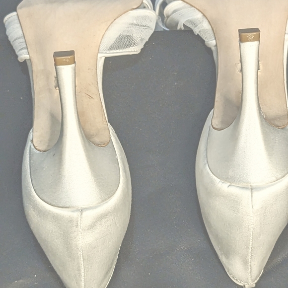 BADGLEY MISCHKA Terris mid heel White Satin tulle bow ankle strap shoes. Size 11 - Picture 4 of 6